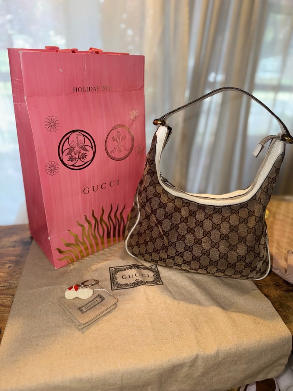 Gucci Charmy Small Hobo - Like new comes with dust bag, charm & originl bag - Picture 4 of 13